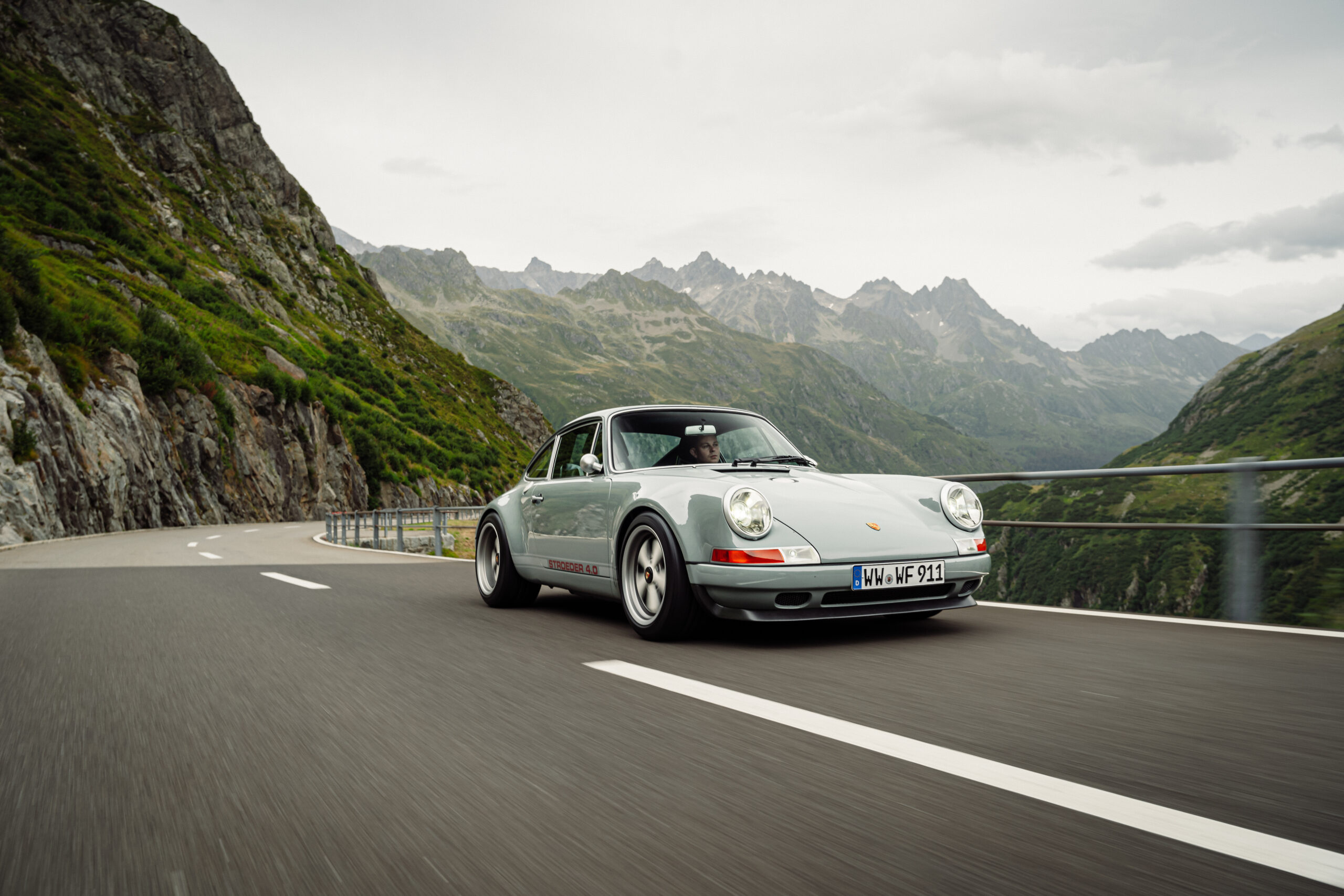 Alpen | Luft: Die klassische Trilogie der Schweizer Alpenpässe wird zum Shakedown des Backdate-911 4.0 von @stroeder_classic